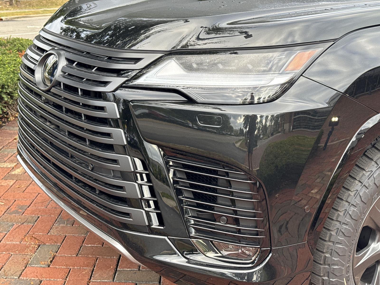 2025 Lexus LX photo 9