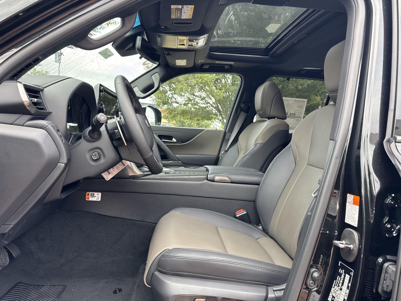 2025 Lexus LX photo 17