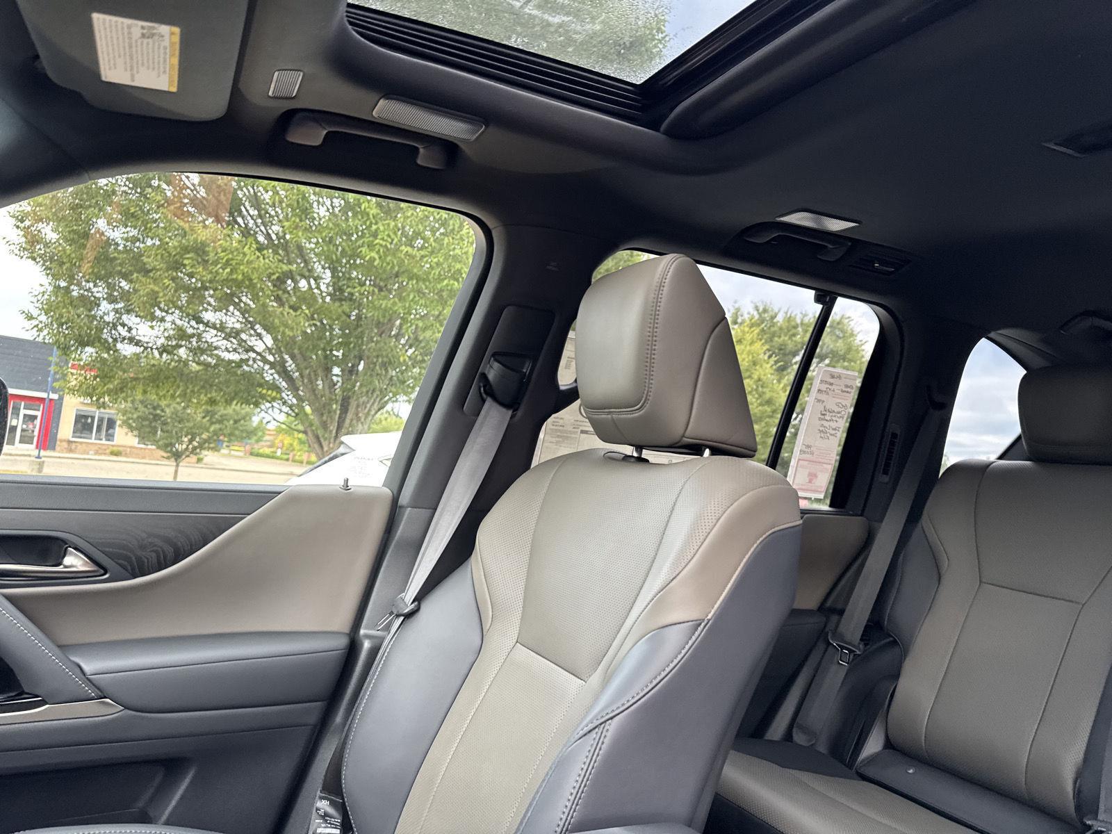 2025 Lexus LX photo 18