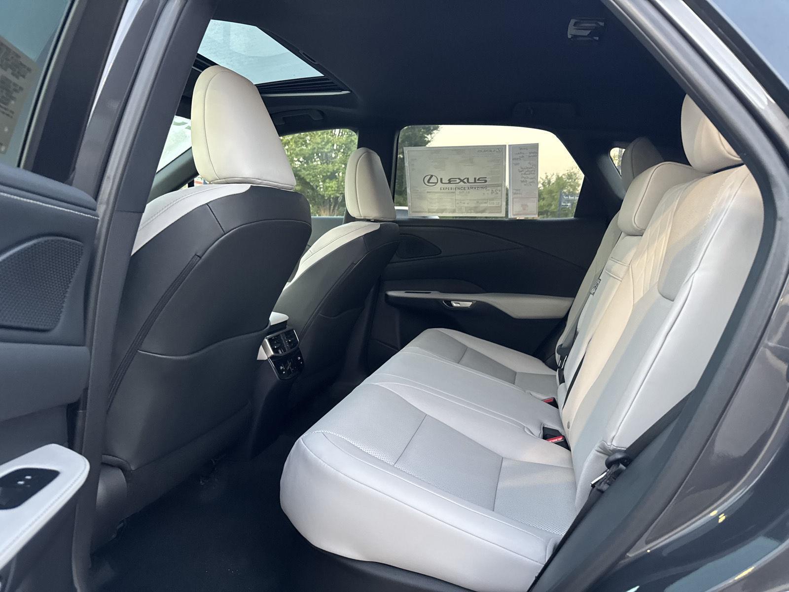 2025 Lexus RX Premium photo 13
