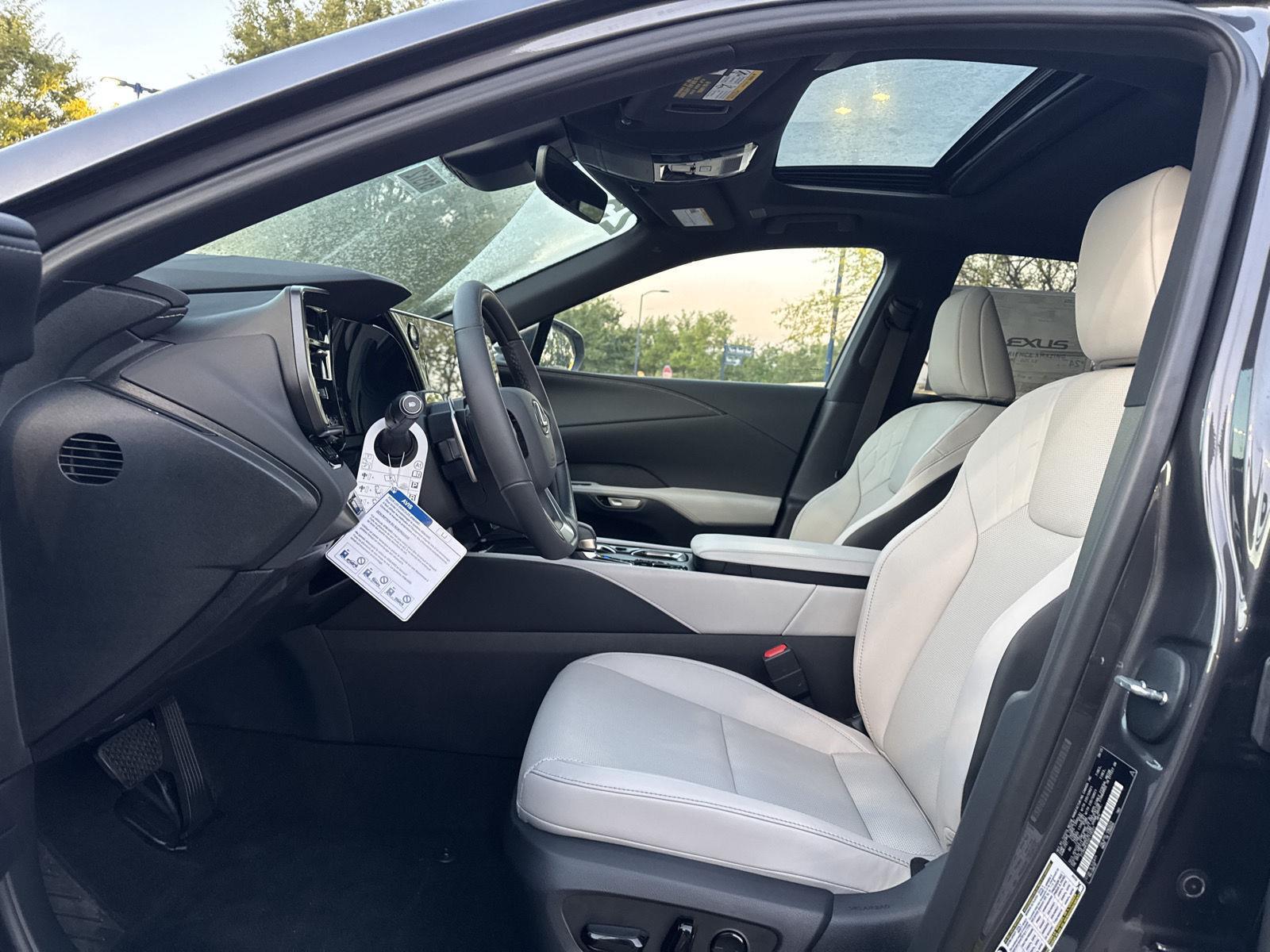2025 Lexus RX Premium photo 16
