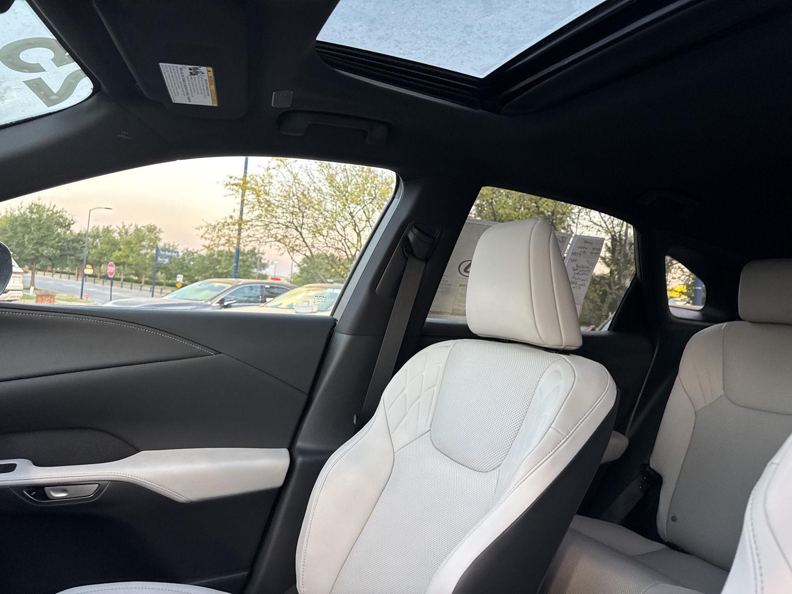 2025 Lexus RX Premium photo 17