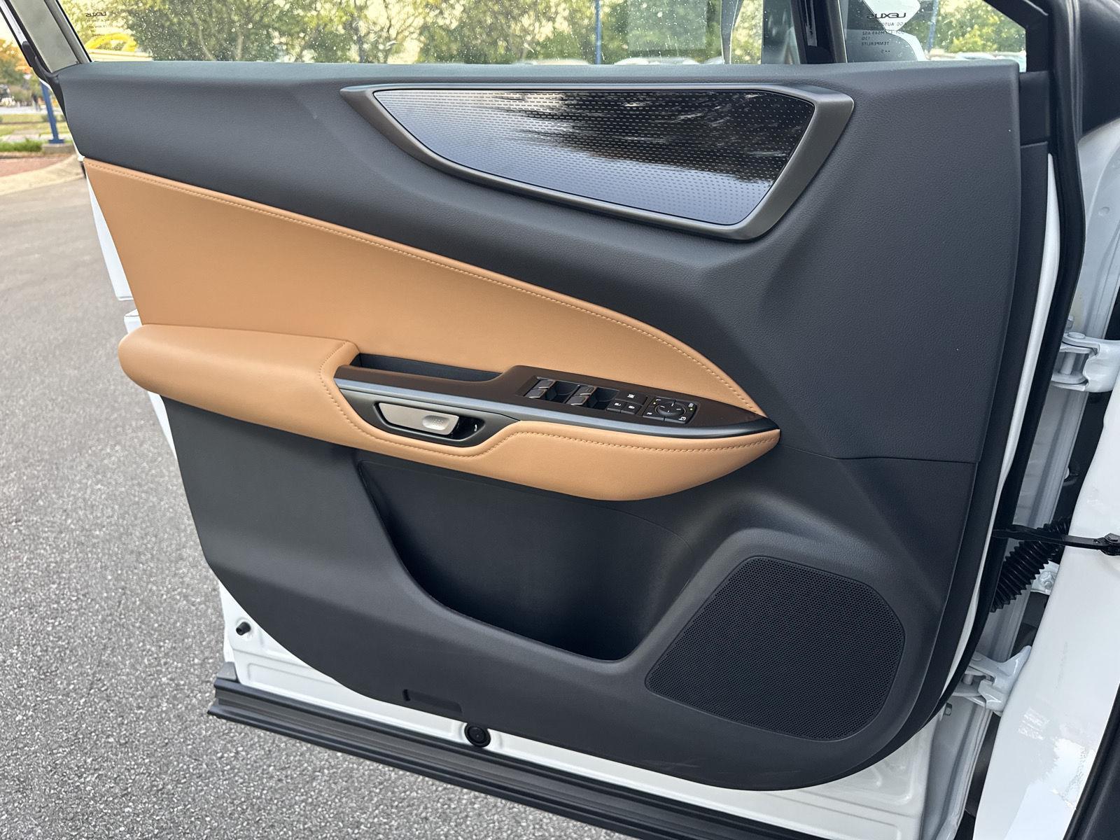 2026 Lexus NX 350h photo 15