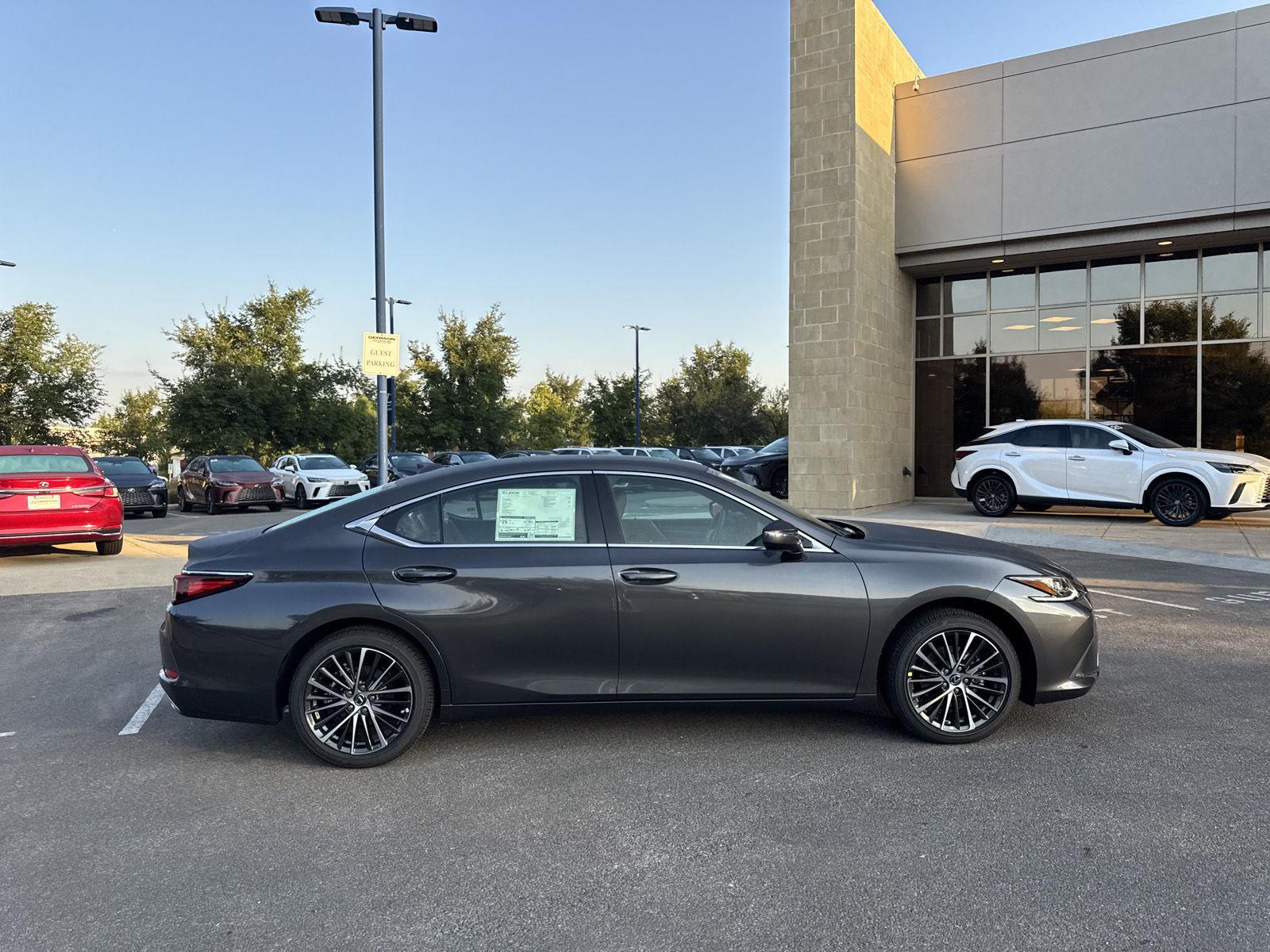 2025 Lexus ES 350 photo 4