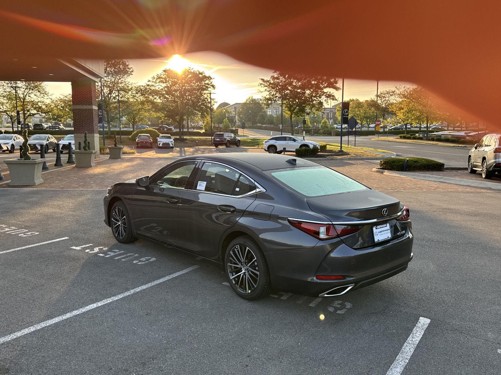 2025 Lexus ES 350 photo 7