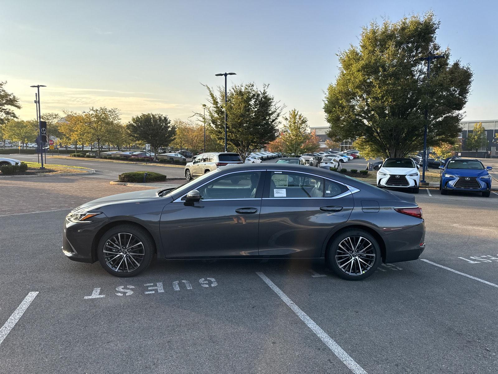 2025 Lexus ES 350 photo 8