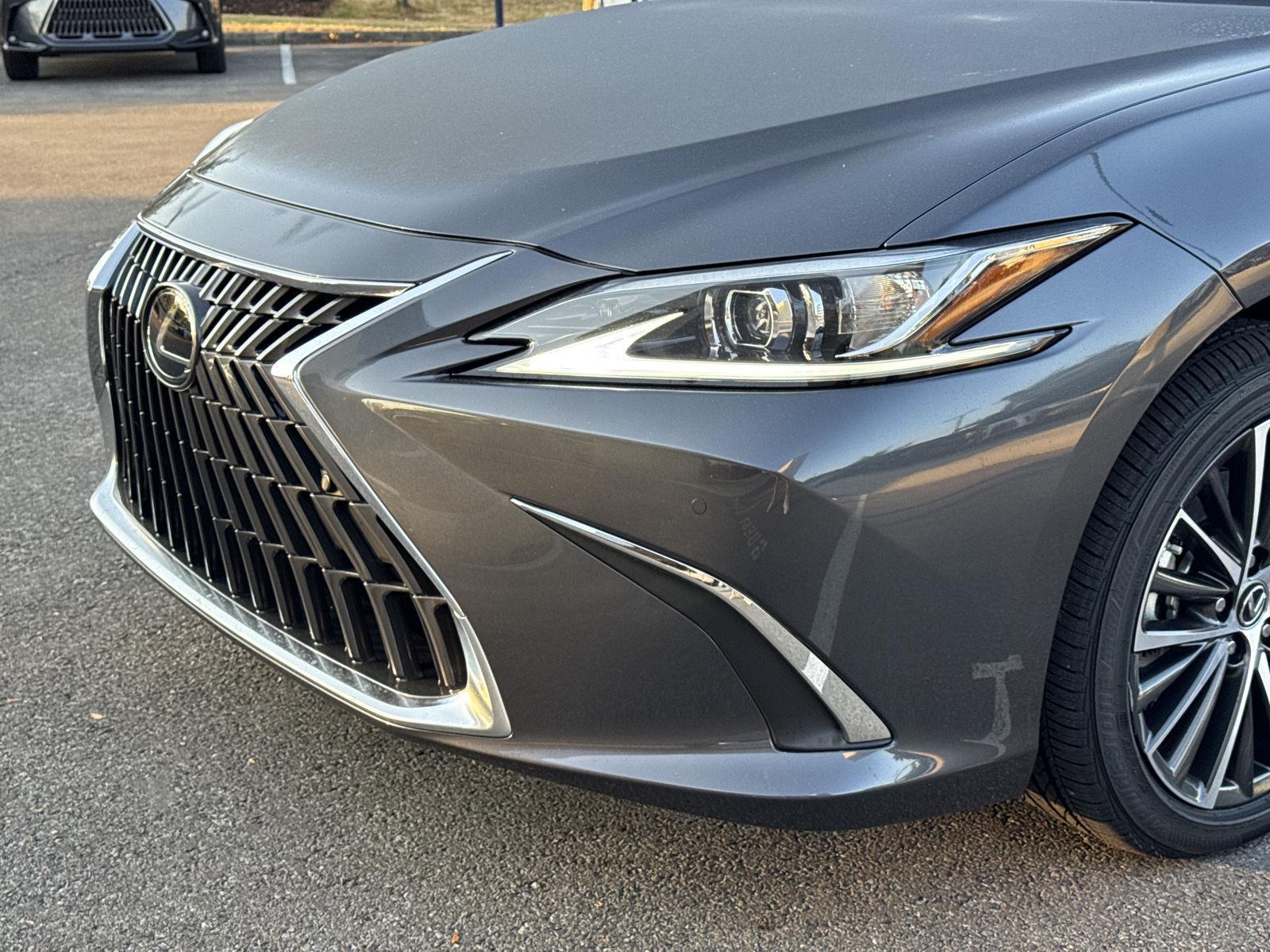 2025 Lexus ES 350 photo 10