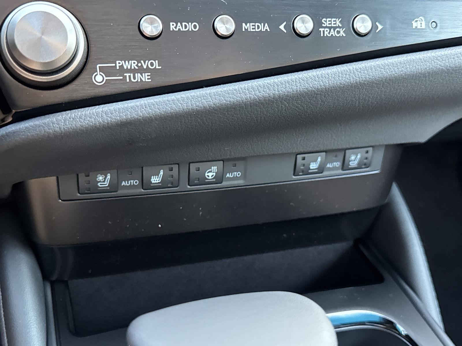 2025 Lexus ES 350 photo 22