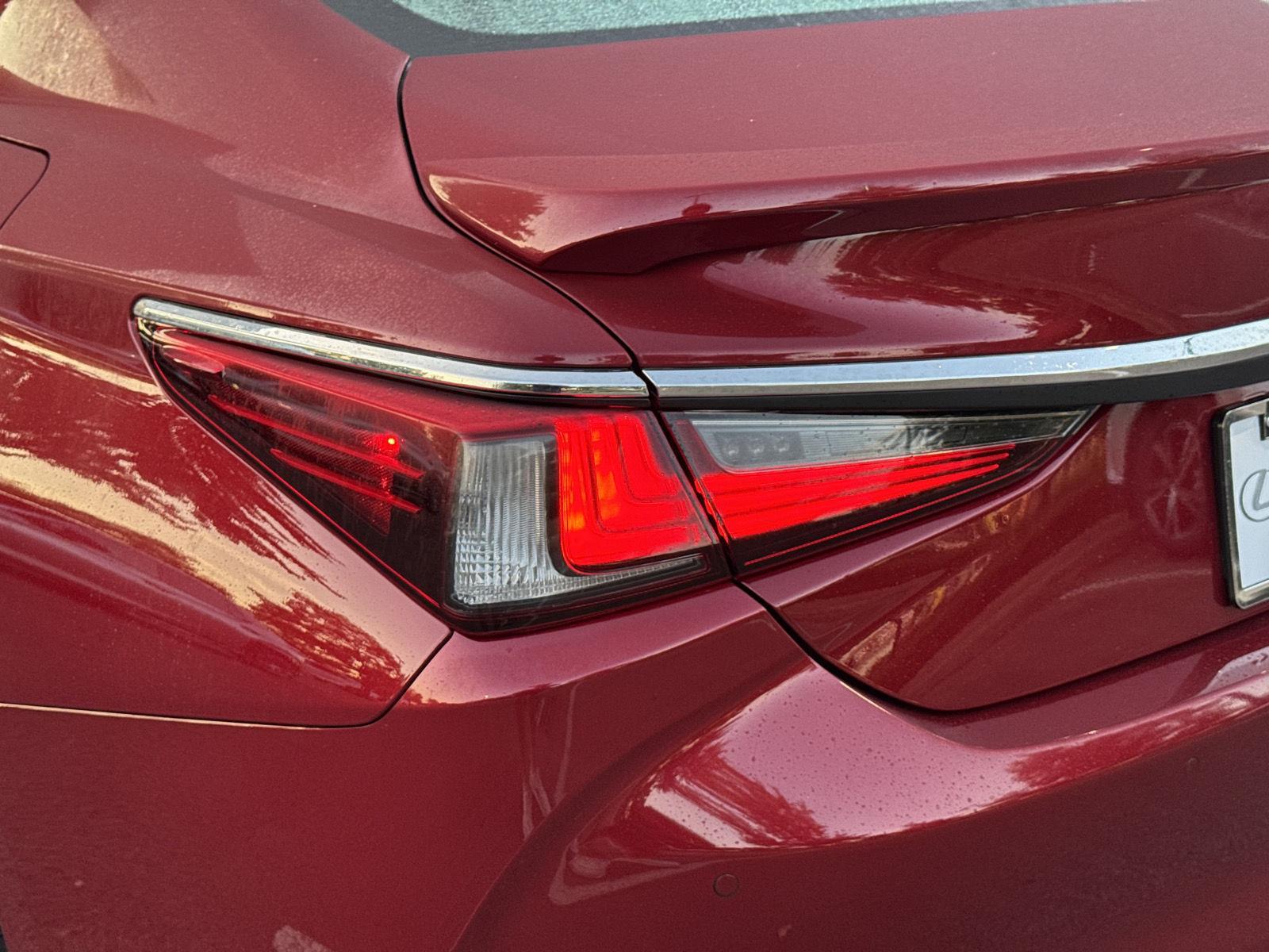 2025 Lexus ES 350 Ultra photo 10