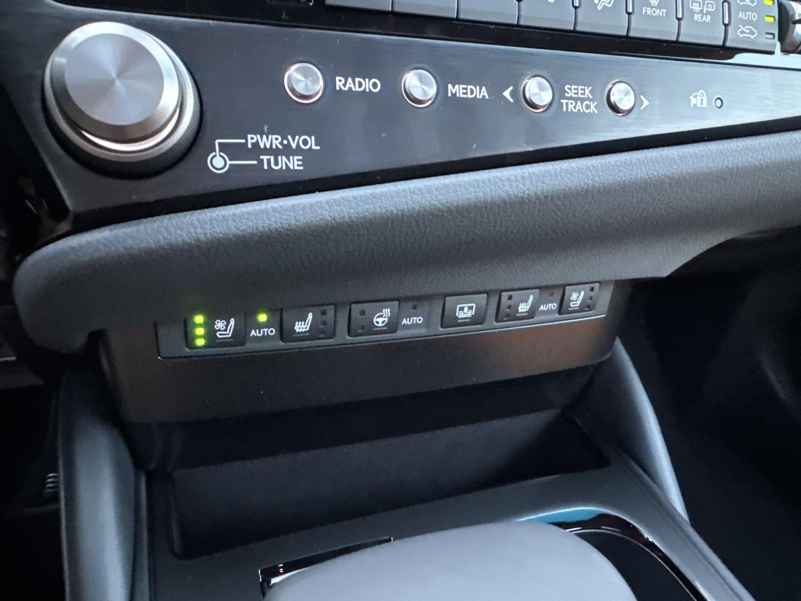 2025 Lexus ES 350 Ultra photo 21