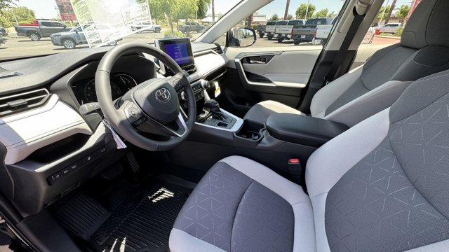 2025 Toyota RAV4 XLE 15