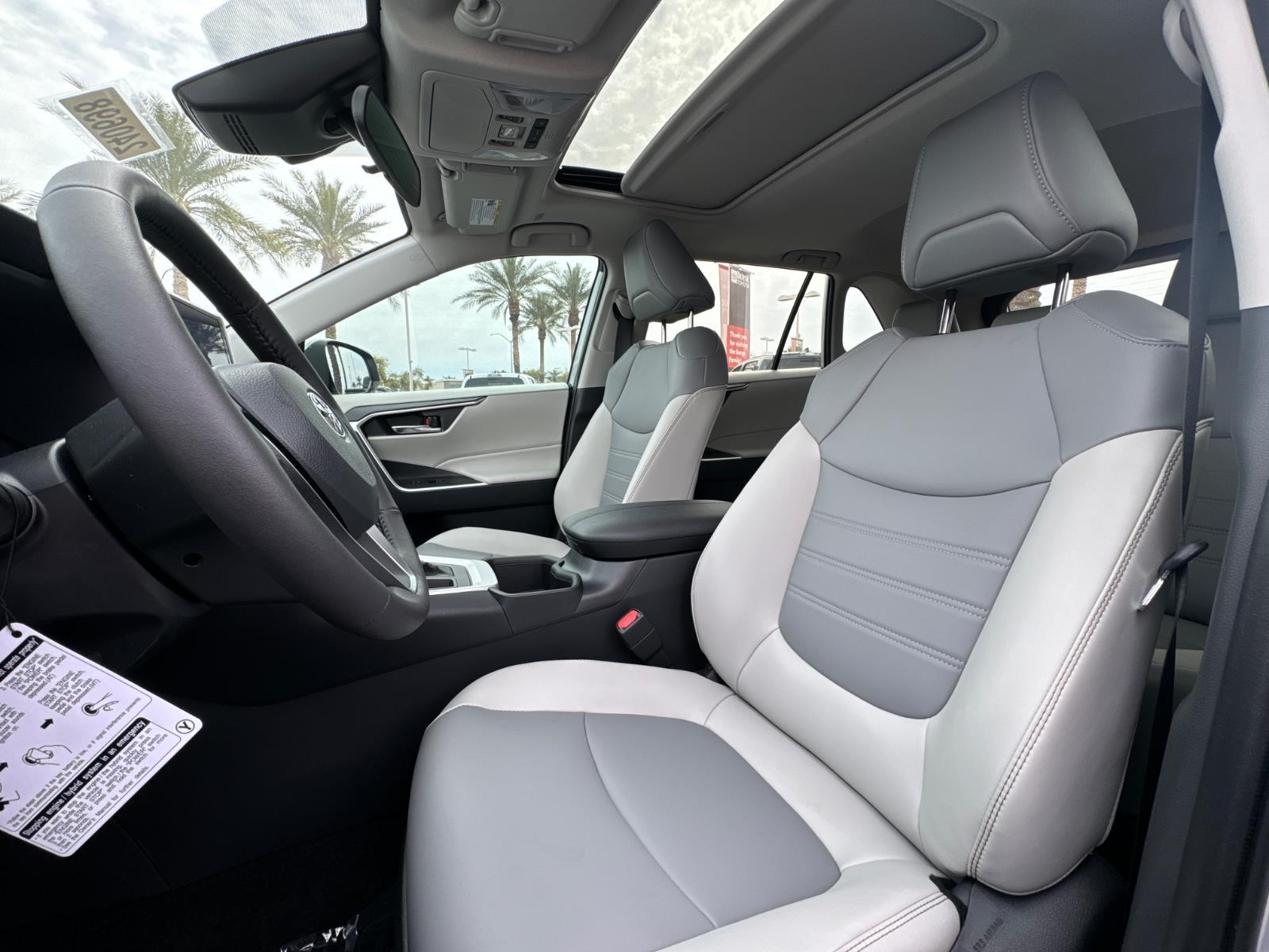 2025 Toyota RAV4 XLE Premium photo 14