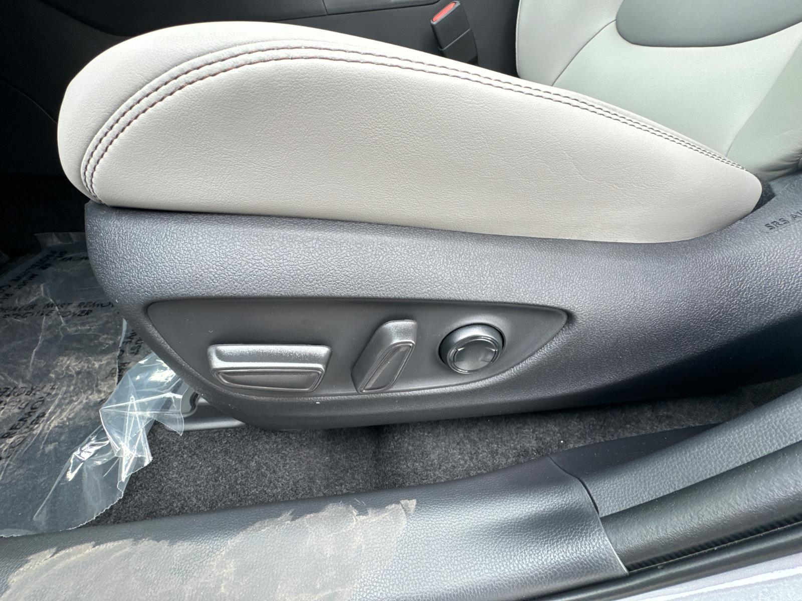 2025 Toyota RAV4 XLE Premium photo 15