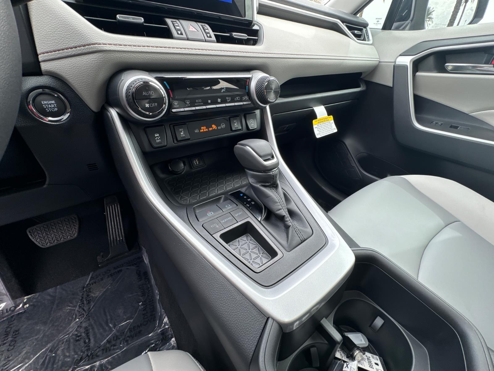 2025 Toyota RAV4 XLE Premium photo 22