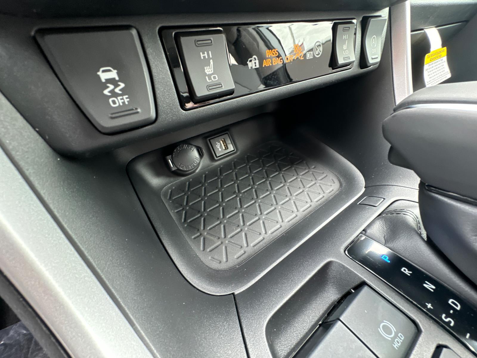 2025 Toyota RAV4 XLE Premium photo 23