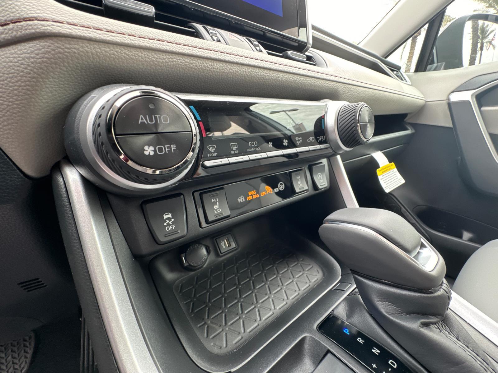 2025 Toyota RAV4 XLE Premium photo 25