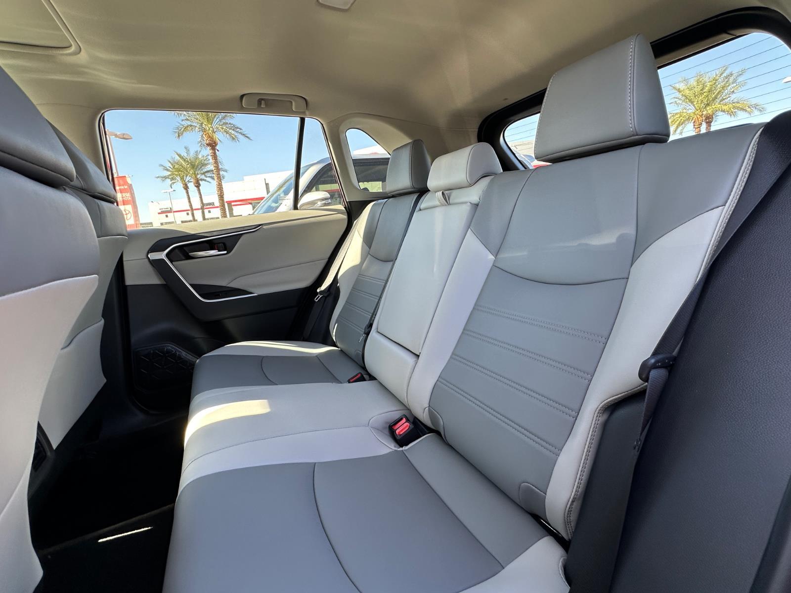 2025 Toyota RAV4 XLE Premium photo 7