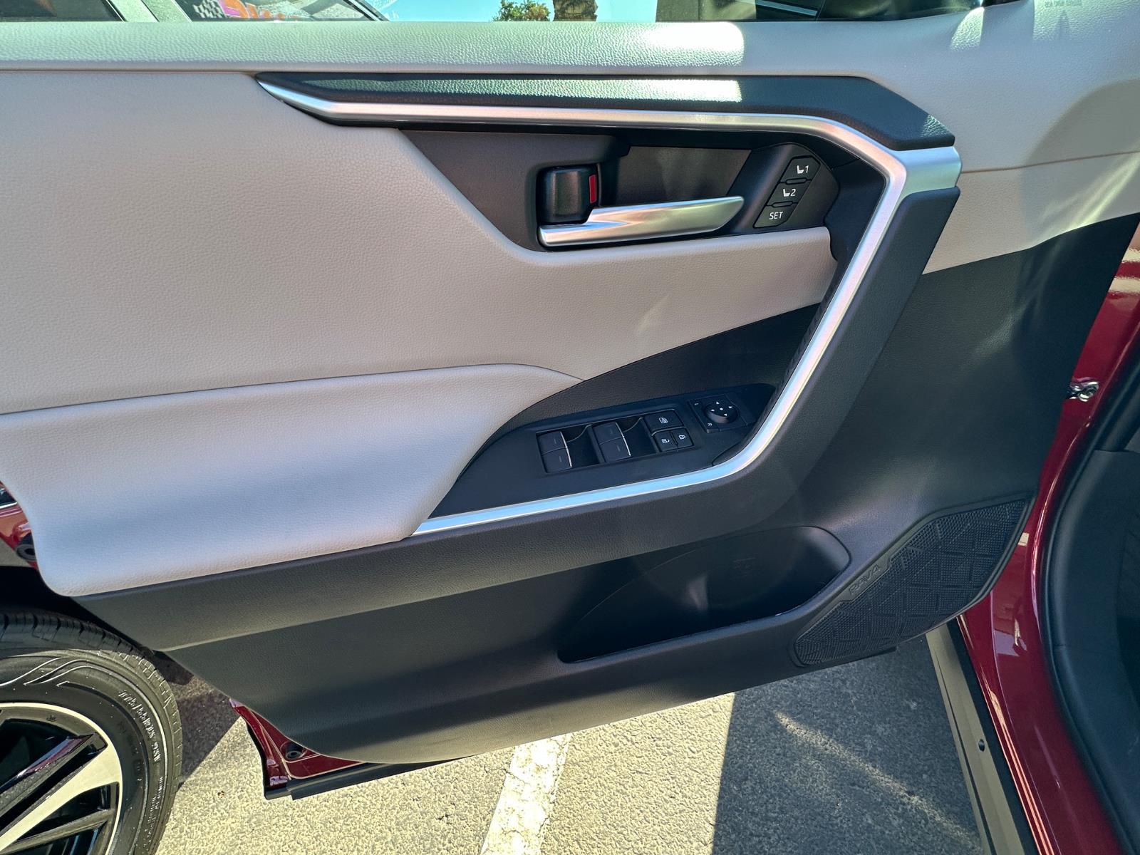 2025 Toyota RAV4 XLE Premium photo 11