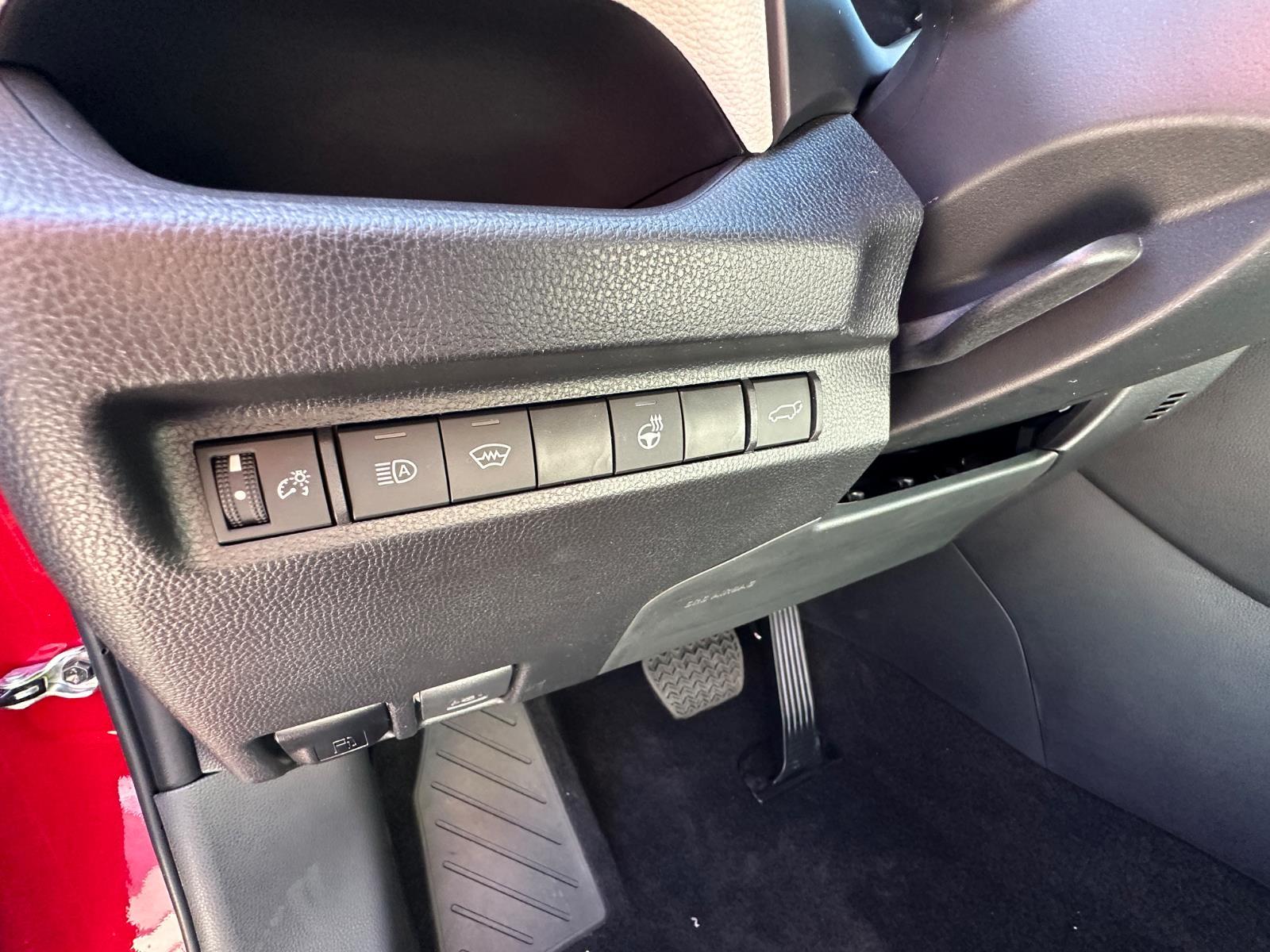2025 Toyota RAV4 XLE Premium photo 17