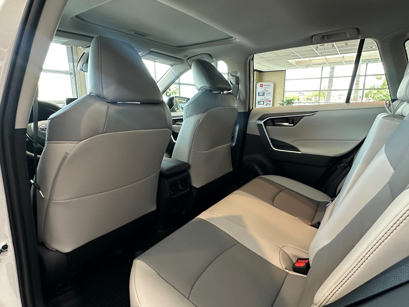 2025 Toyota RAV4 XLE Premium photo 14