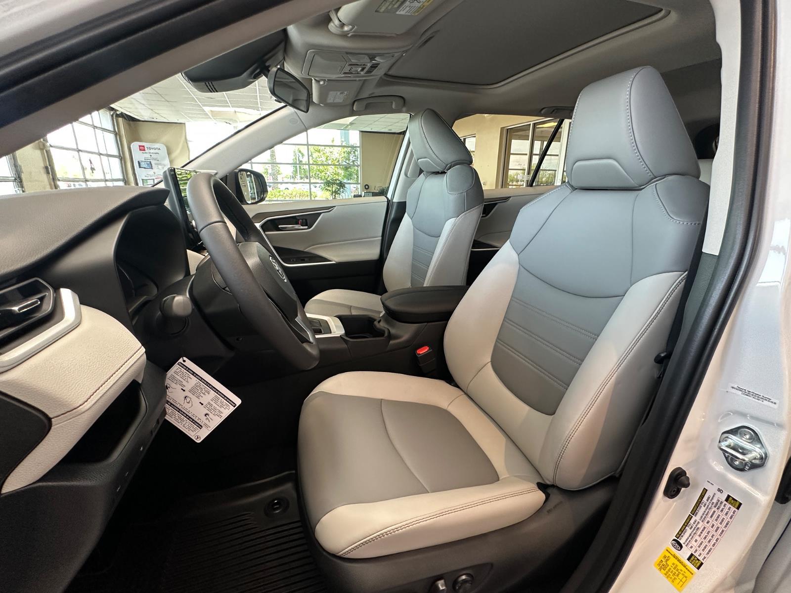 2025 Toyota RAV4 XLE Premium photo 19