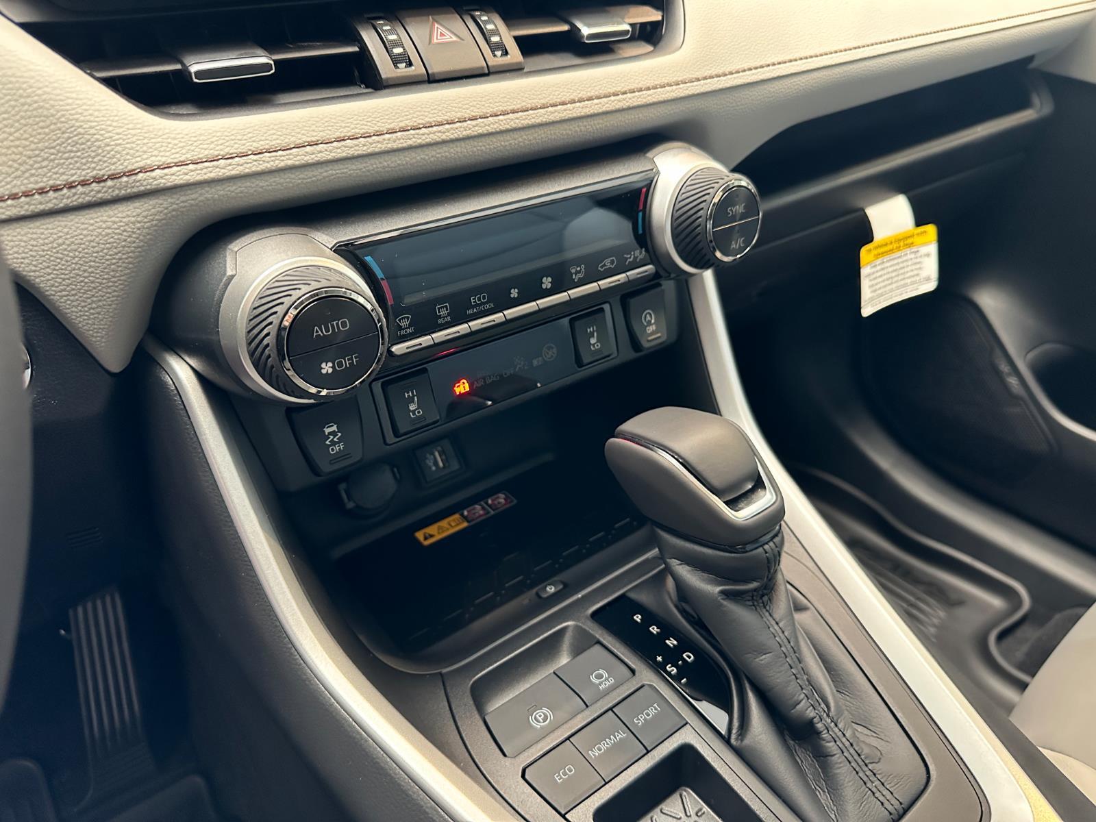 2025 Toyota RAV4 XLE Premium photo 27
