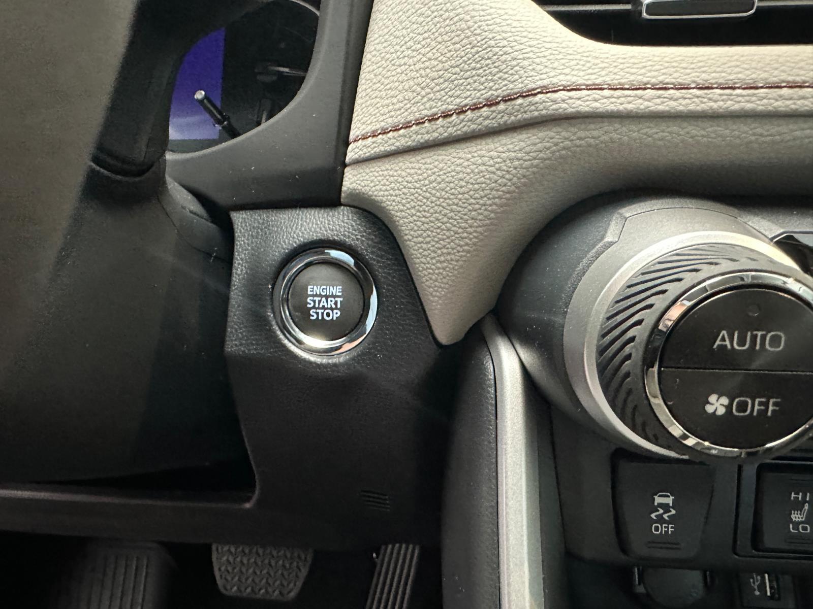 2025 Toyota RAV4 XLE Premium photo 28