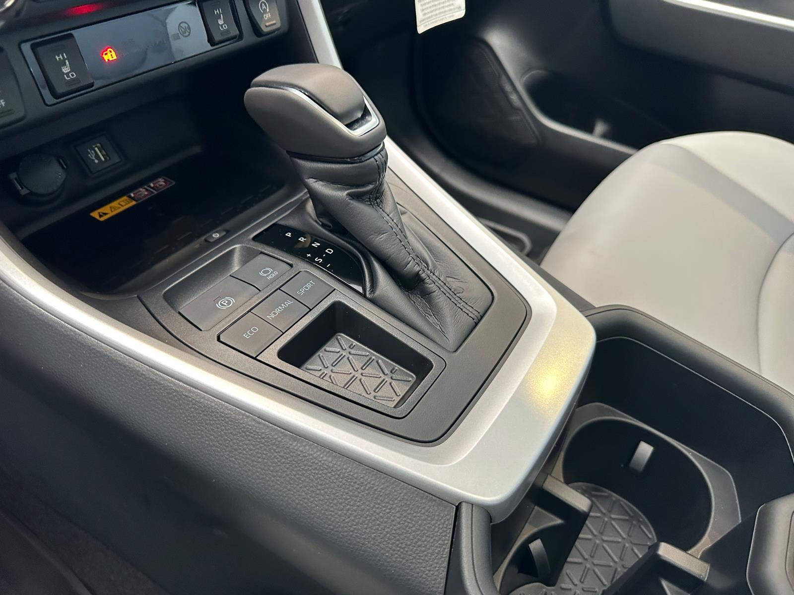 2025 Toyota RAV4 XLE Premium photo 29