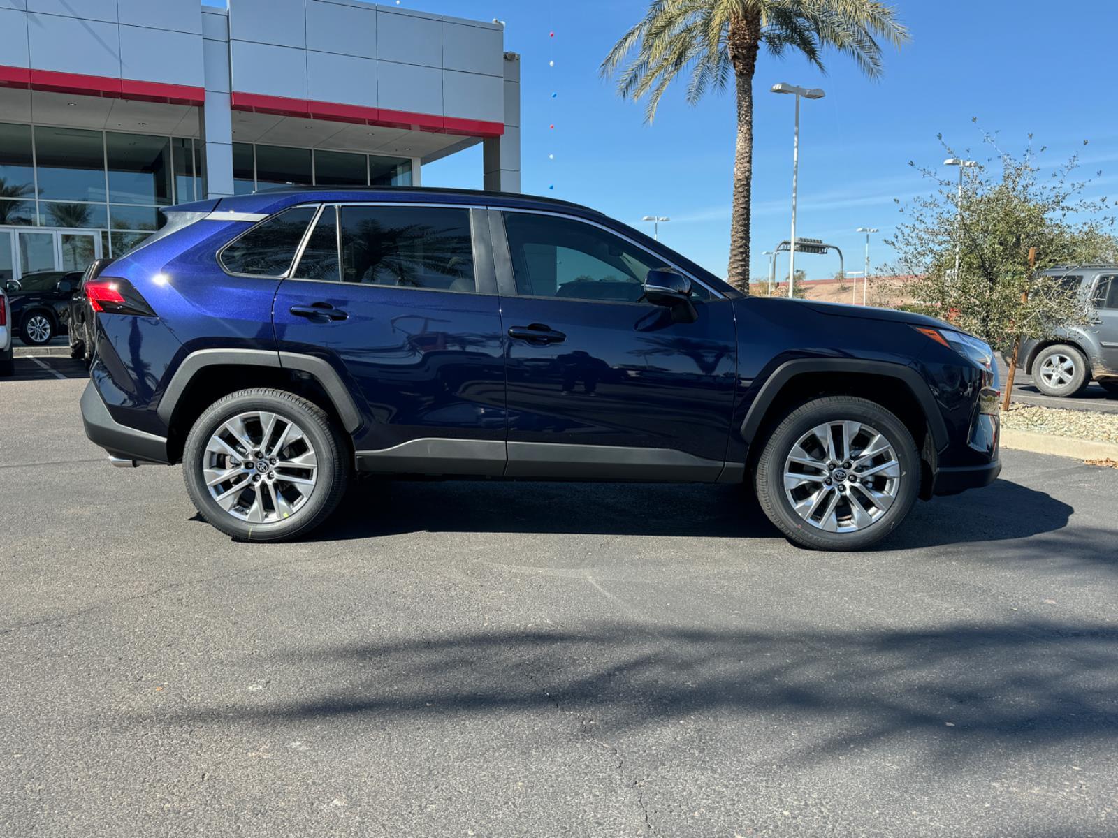 2025 Toyota RAV4 XLE Premium photo 5
