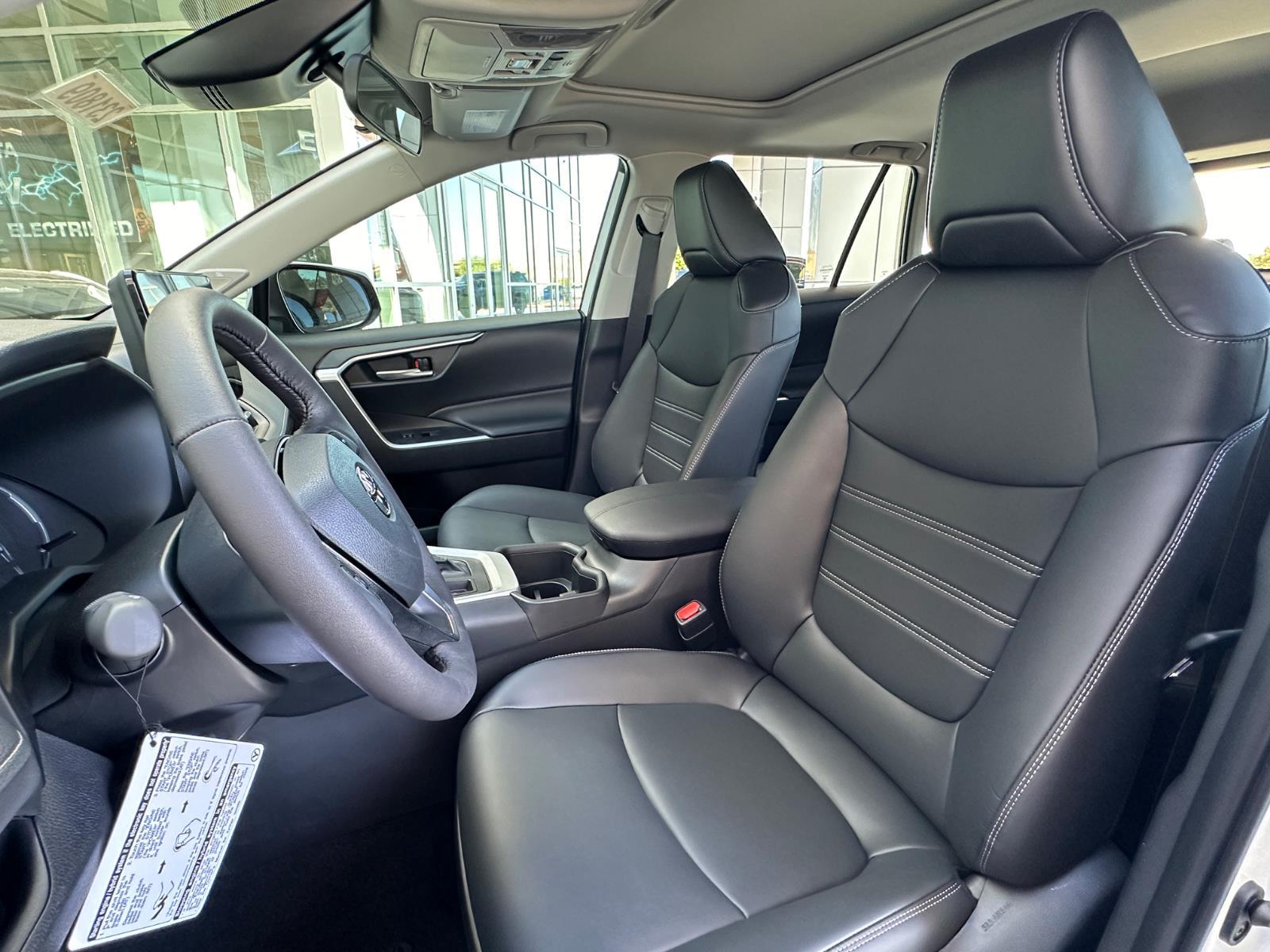 2025 Toyota RAV4 XLE Premium photo 13