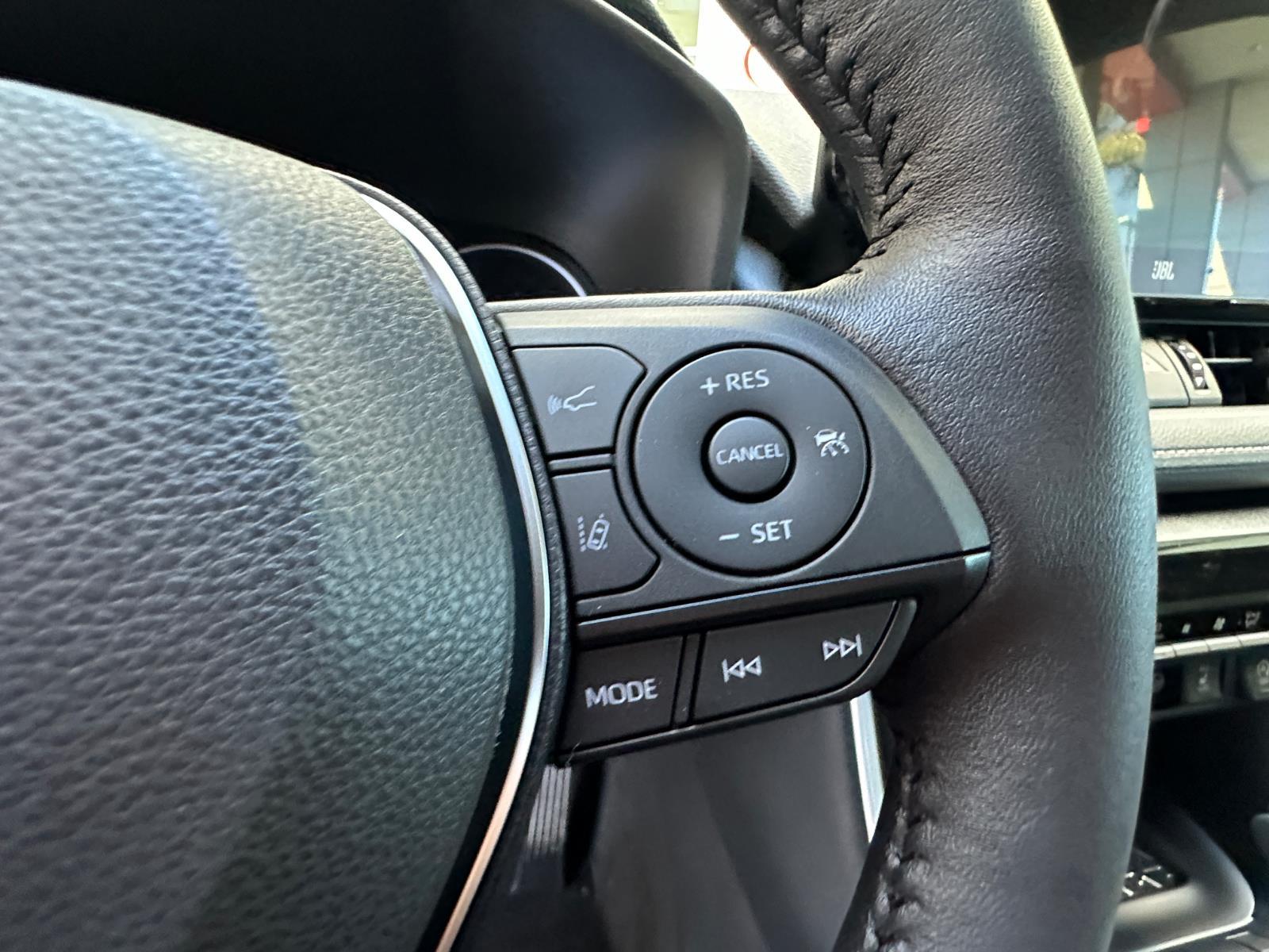 2025 Toyota RAV4 XLE Premium photo 15