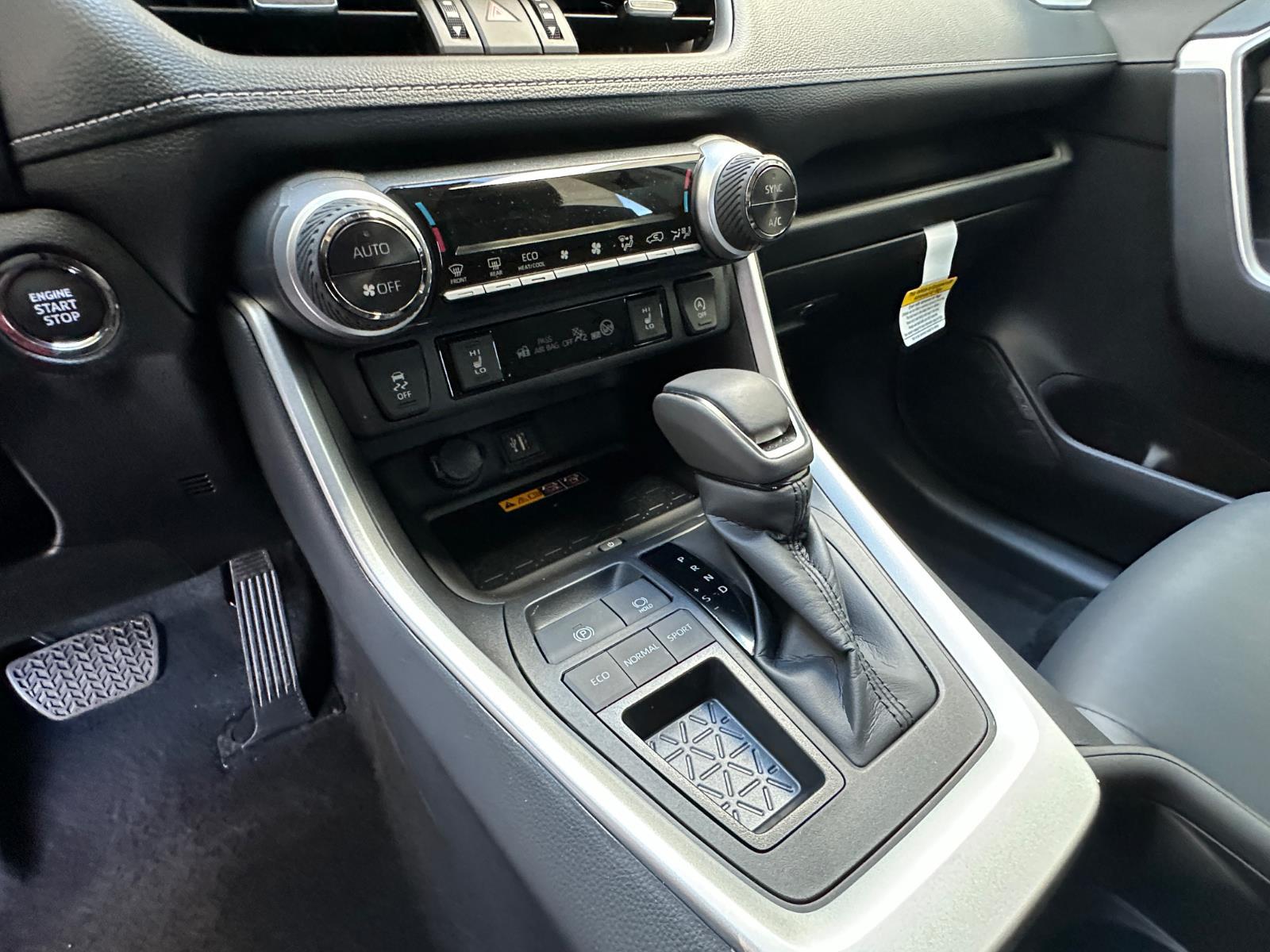 2025 Toyota RAV4 XLE Premium photo 17