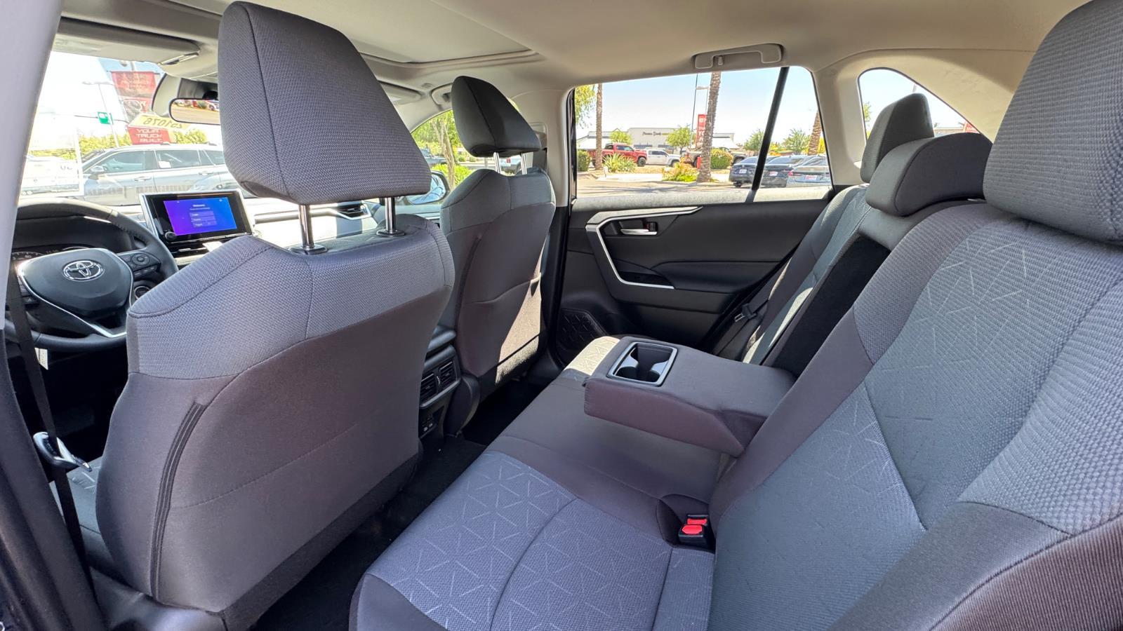 2025 Toyota RAV4 XLE photo 8