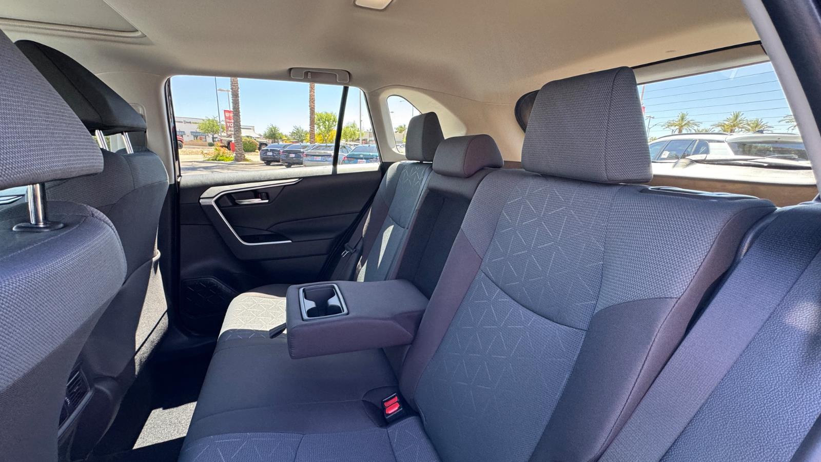 2025 Toyota RAV4 XLE photo 9