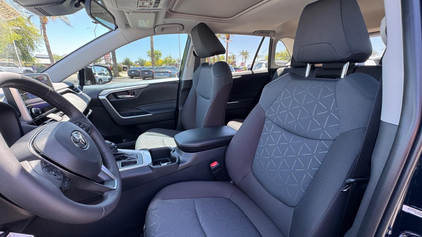 2025 Toyota RAV4 XLE photo 12