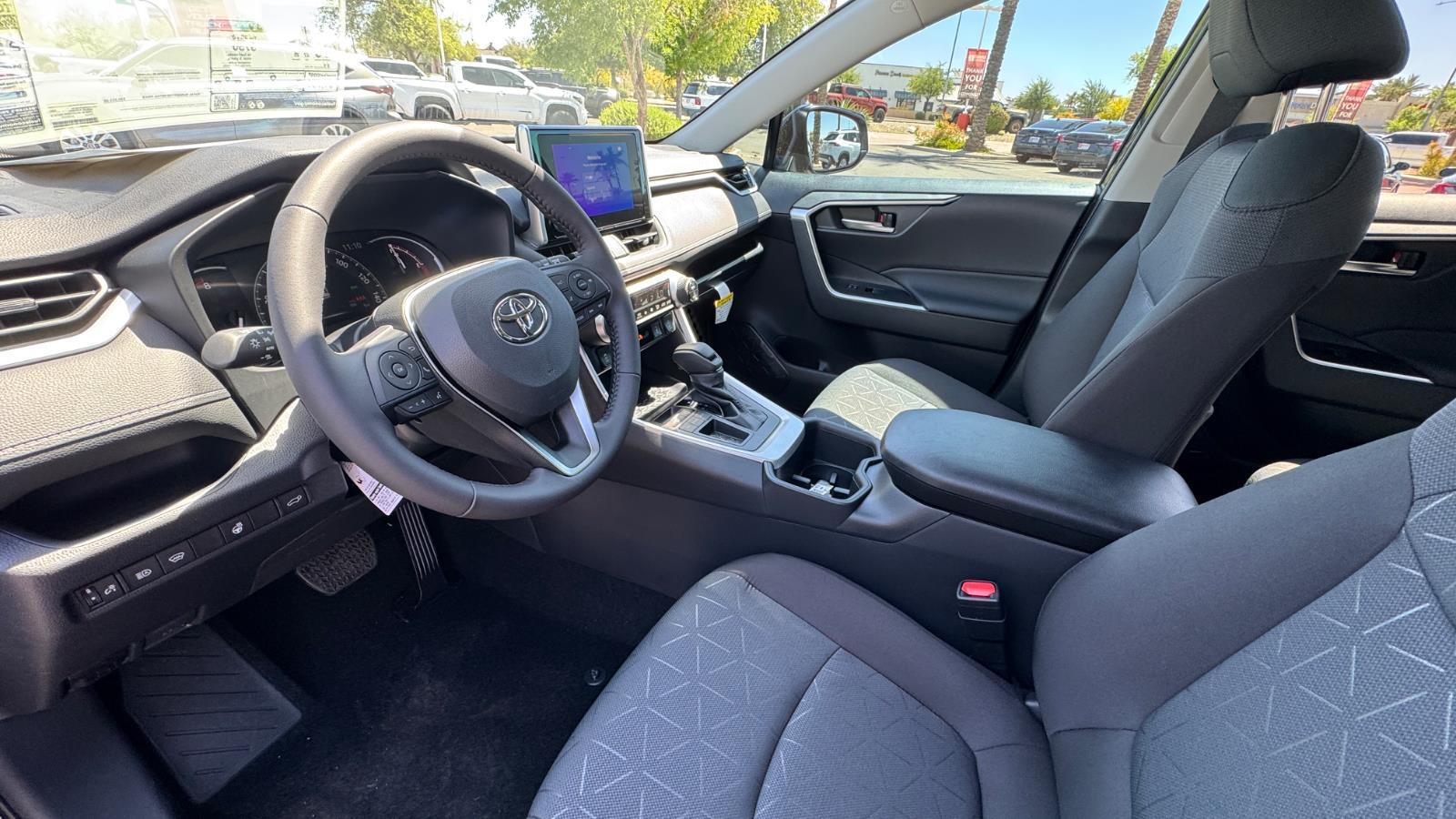 2025 Toyota RAV4 XLE photo 13