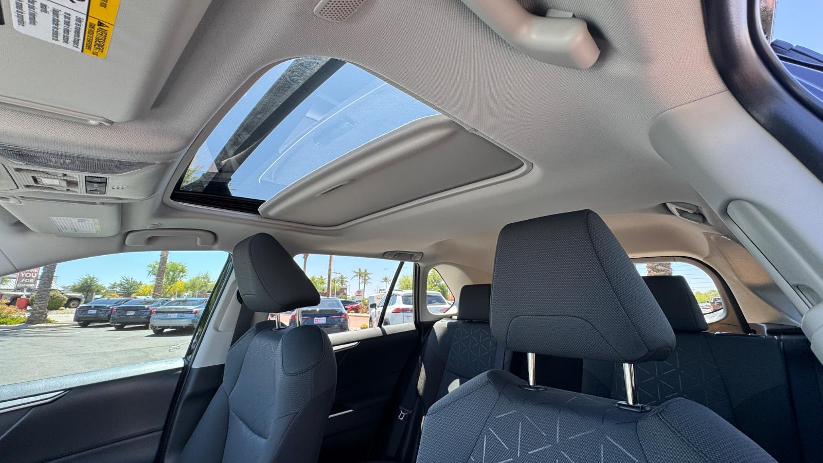 2025 Toyota RAV4 XLE photo 14