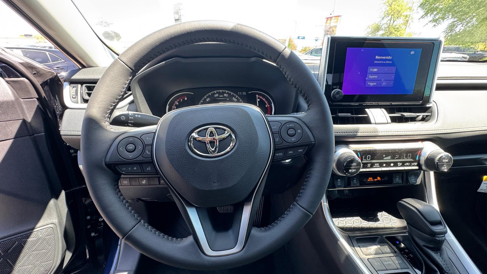 2025 Toyota RAV4 XLE photo 15