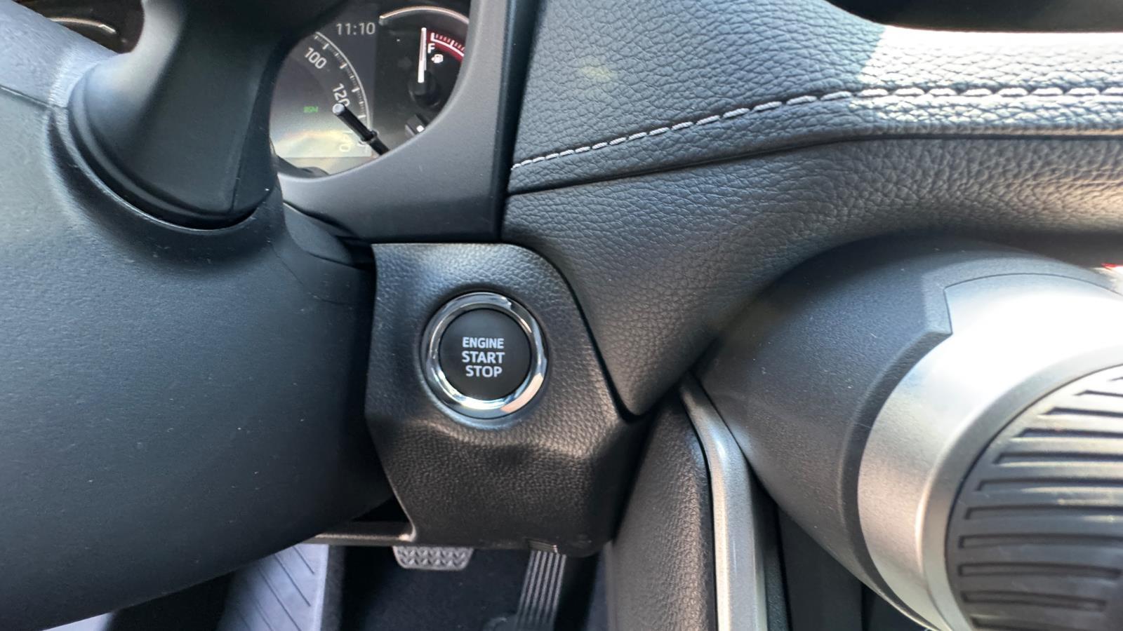 2025 Toyota RAV4 XLE photo 18