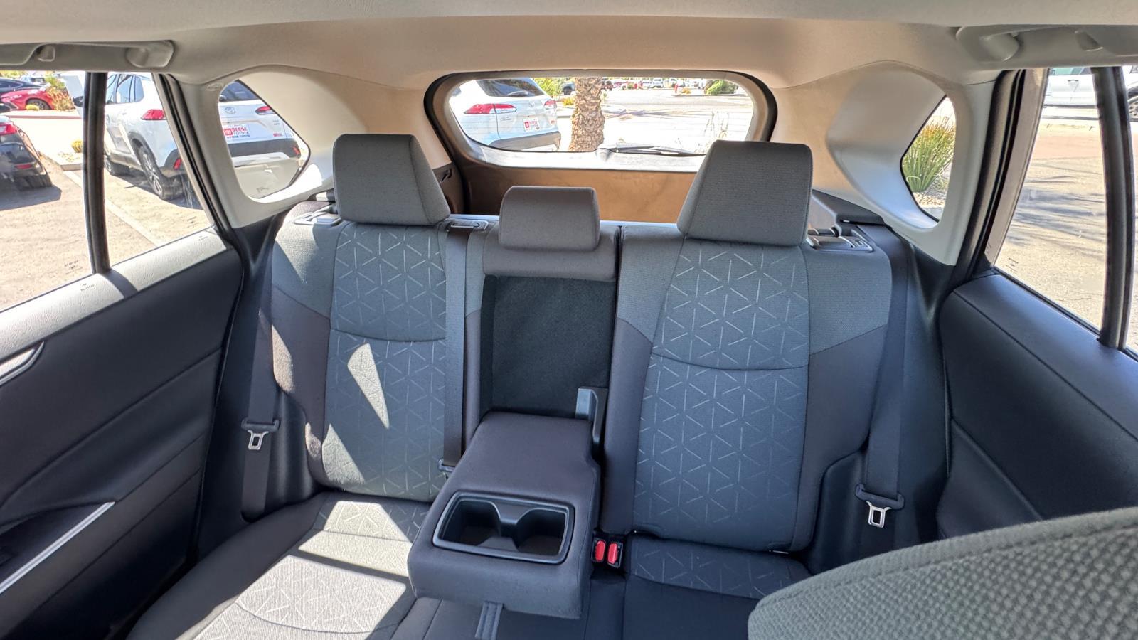 2025 Toyota RAV4 XLE photo 19