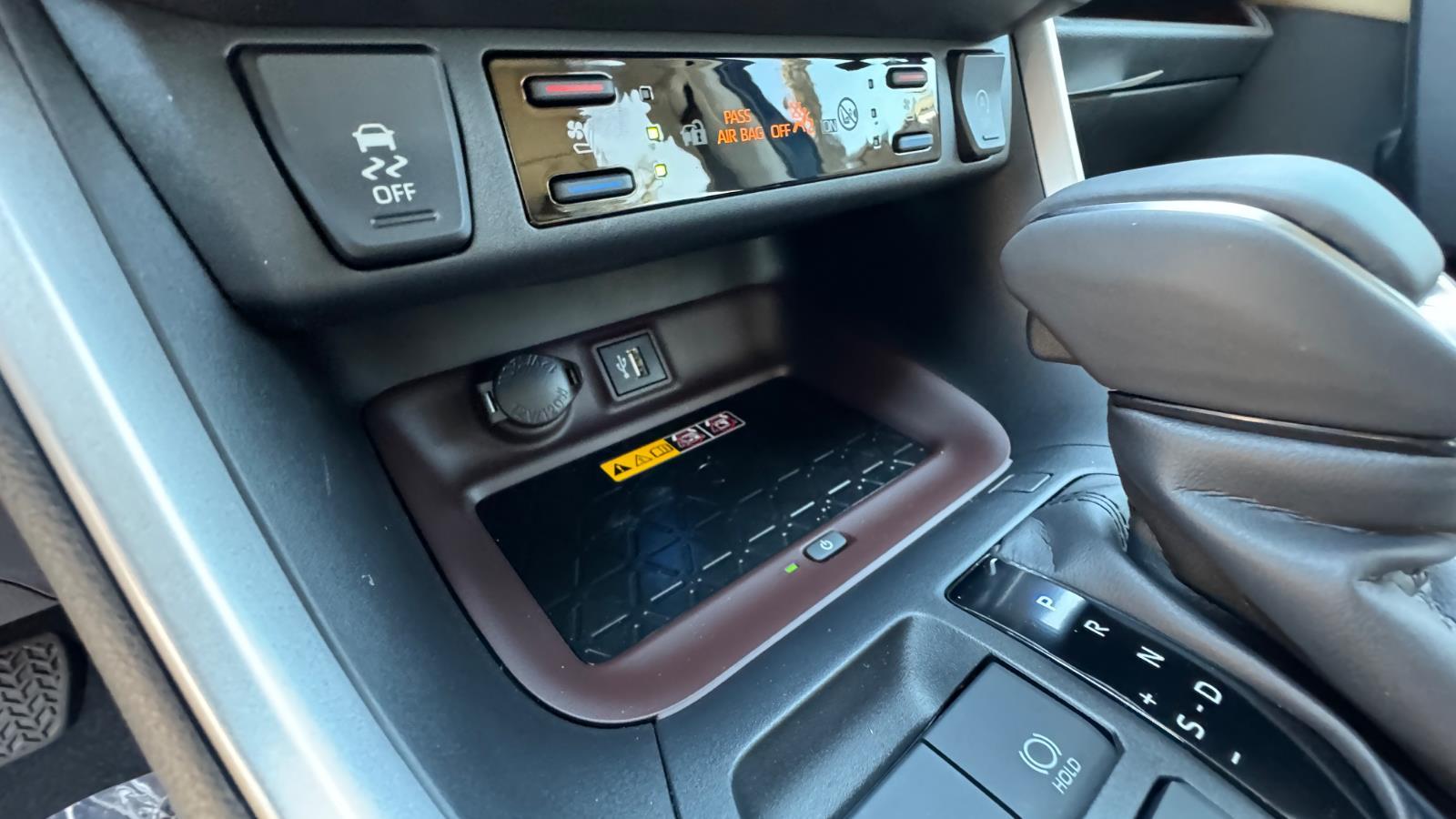 2025 Toyota RAV4 Limited photo 17