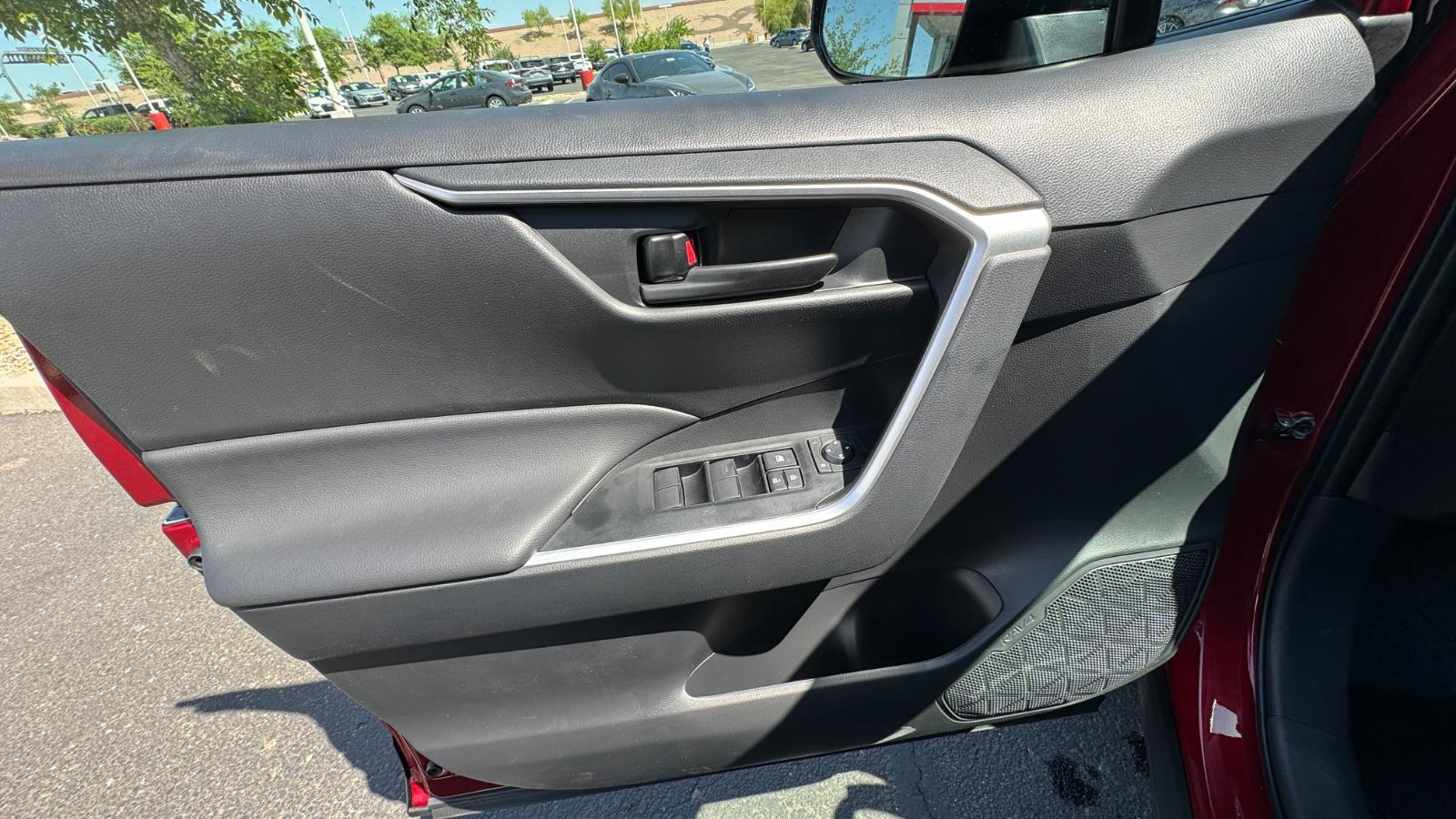 2025 Toyota RAV4 LE photo 12