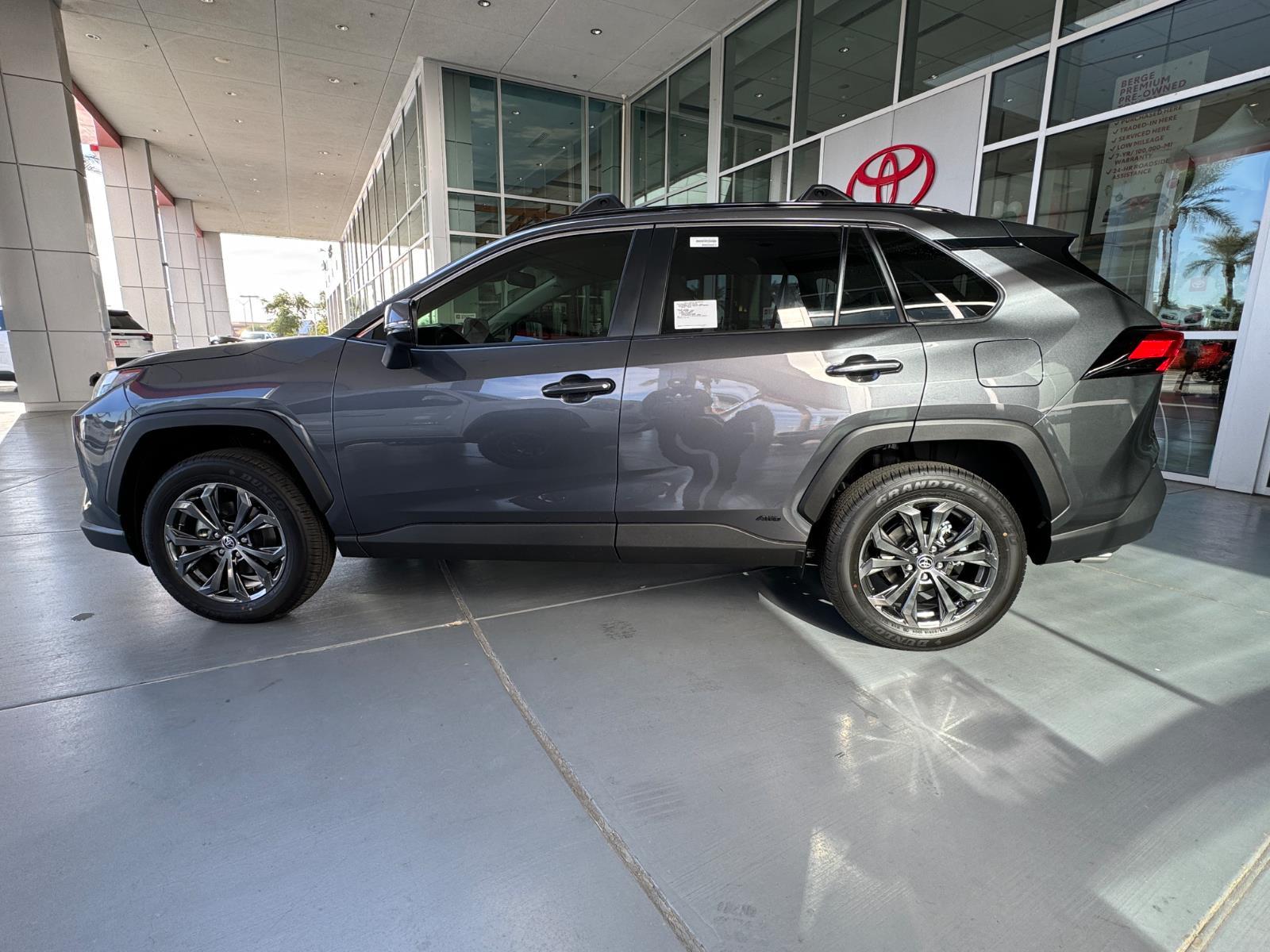2025 Toyota RAV4 Hybrid XLE Premium photo 4
