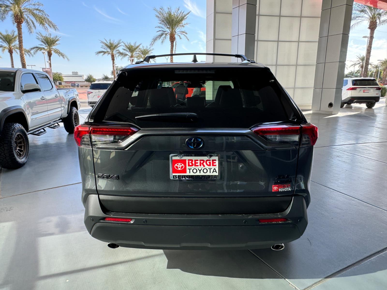 2025 Toyota RAV4 Hybrid XLE Premium photo 5