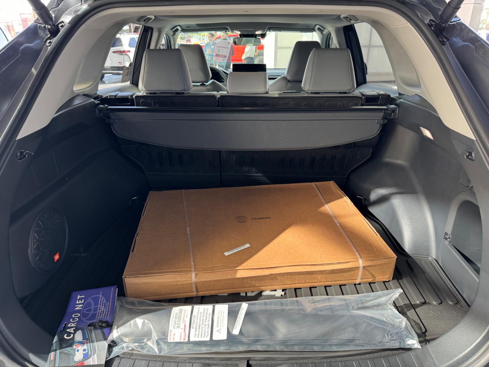 2025 Toyota RAV4 Hybrid XLE Premium photo 9