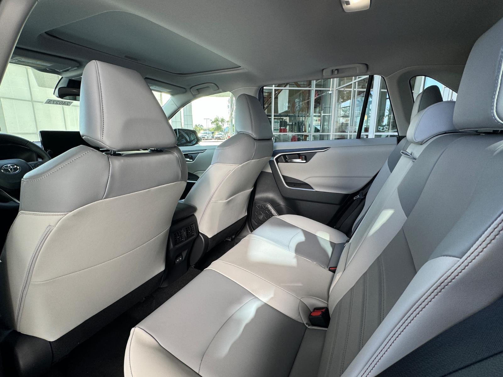 2025 Toyota RAV4 Hybrid XLE Premium photo 11