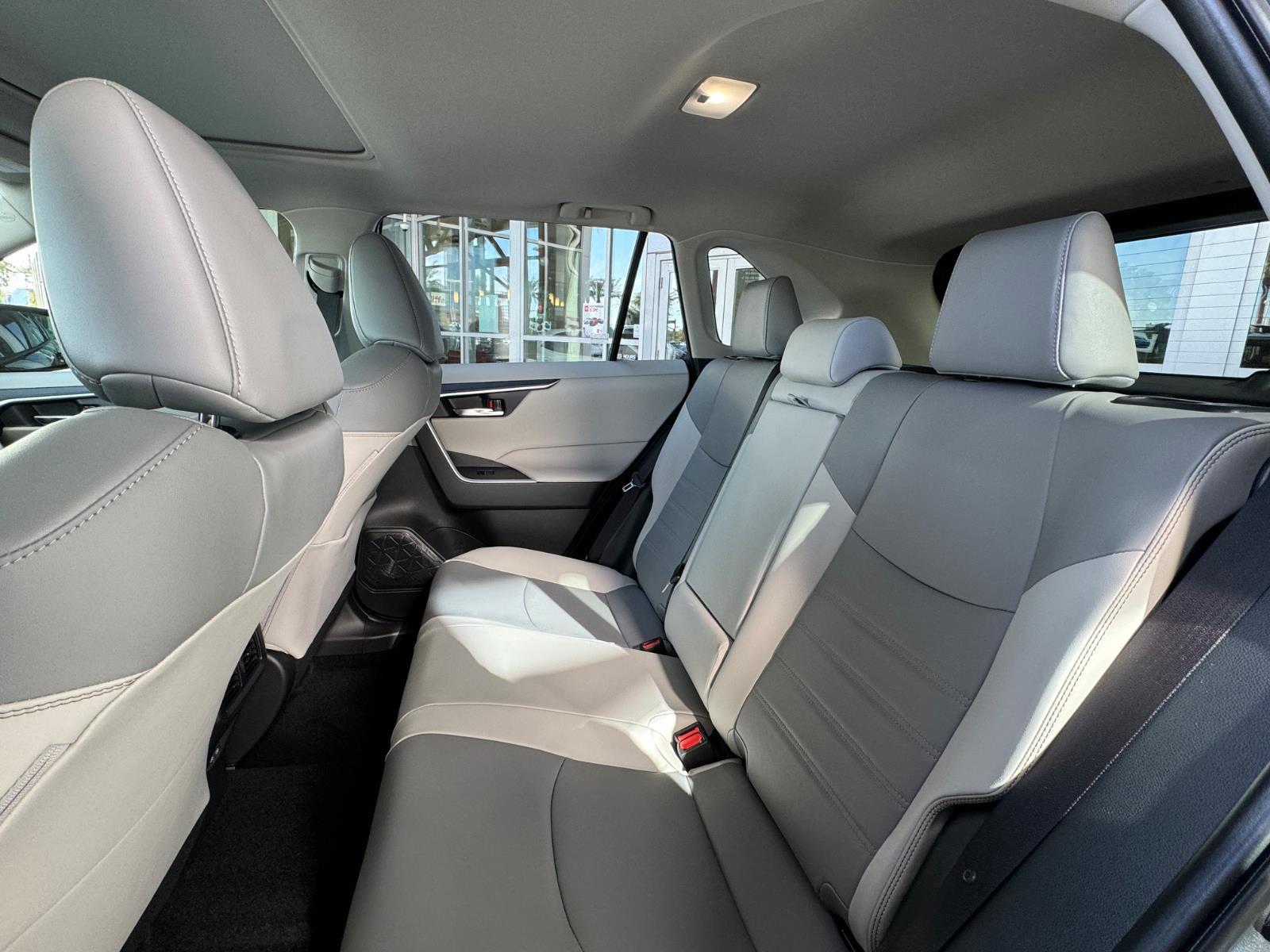 2025 Toyota RAV4 Hybrid XLE Premium photo 12
