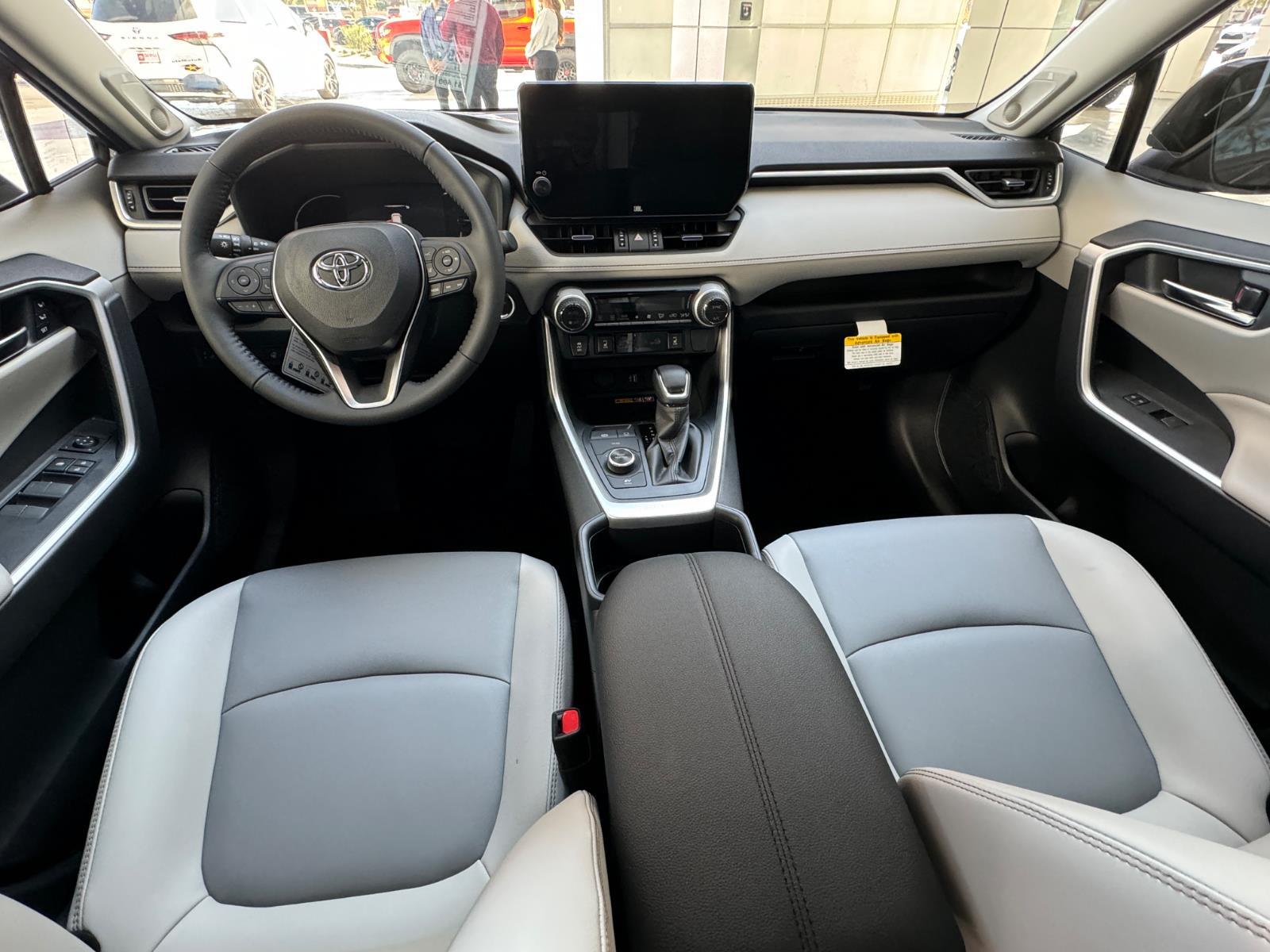 2025 Toyota RAV4 Hybrid XLE Premium photo 13