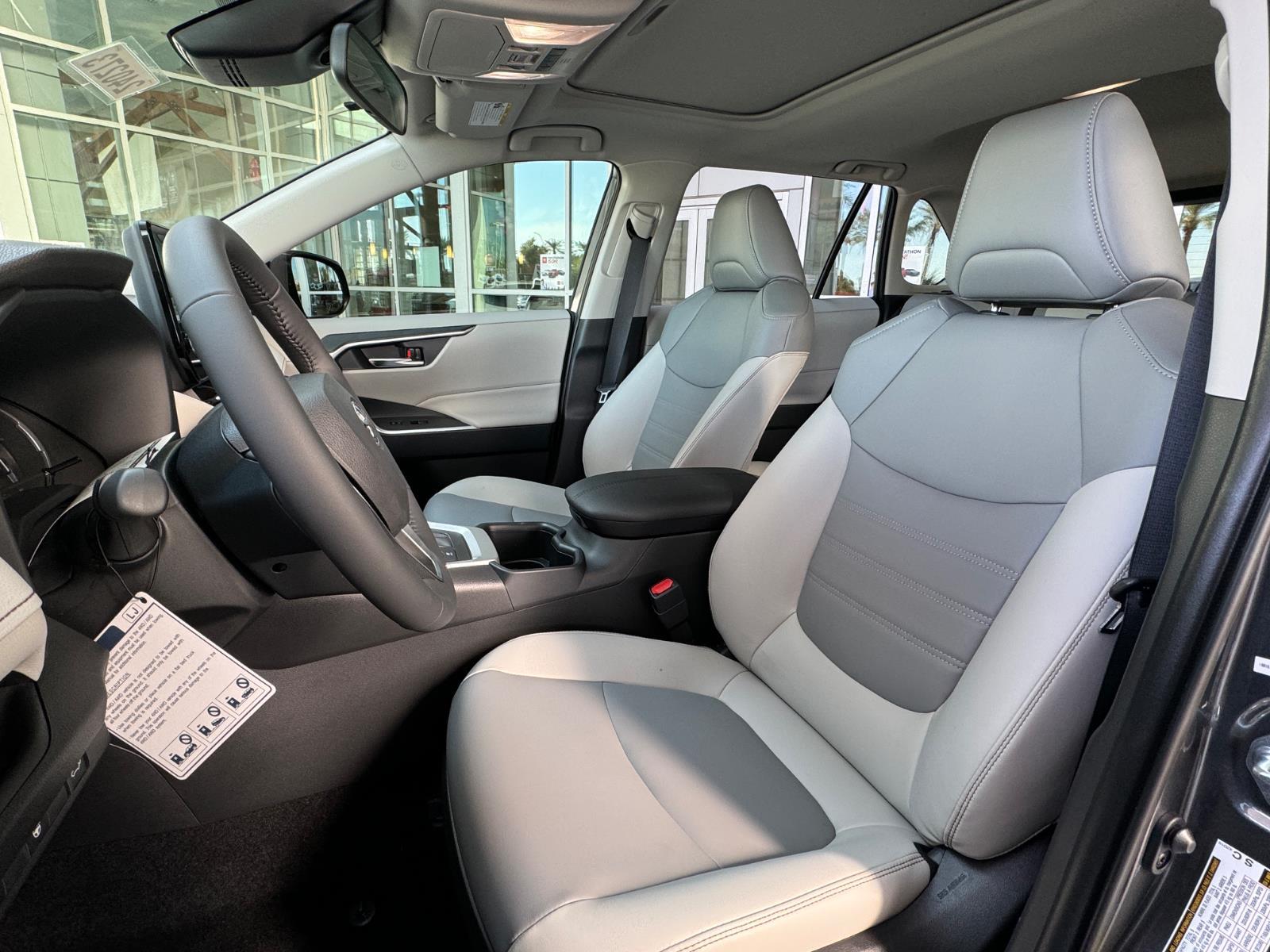 2025 Toyota RAV4 Hybrid XLE Premium photo 16