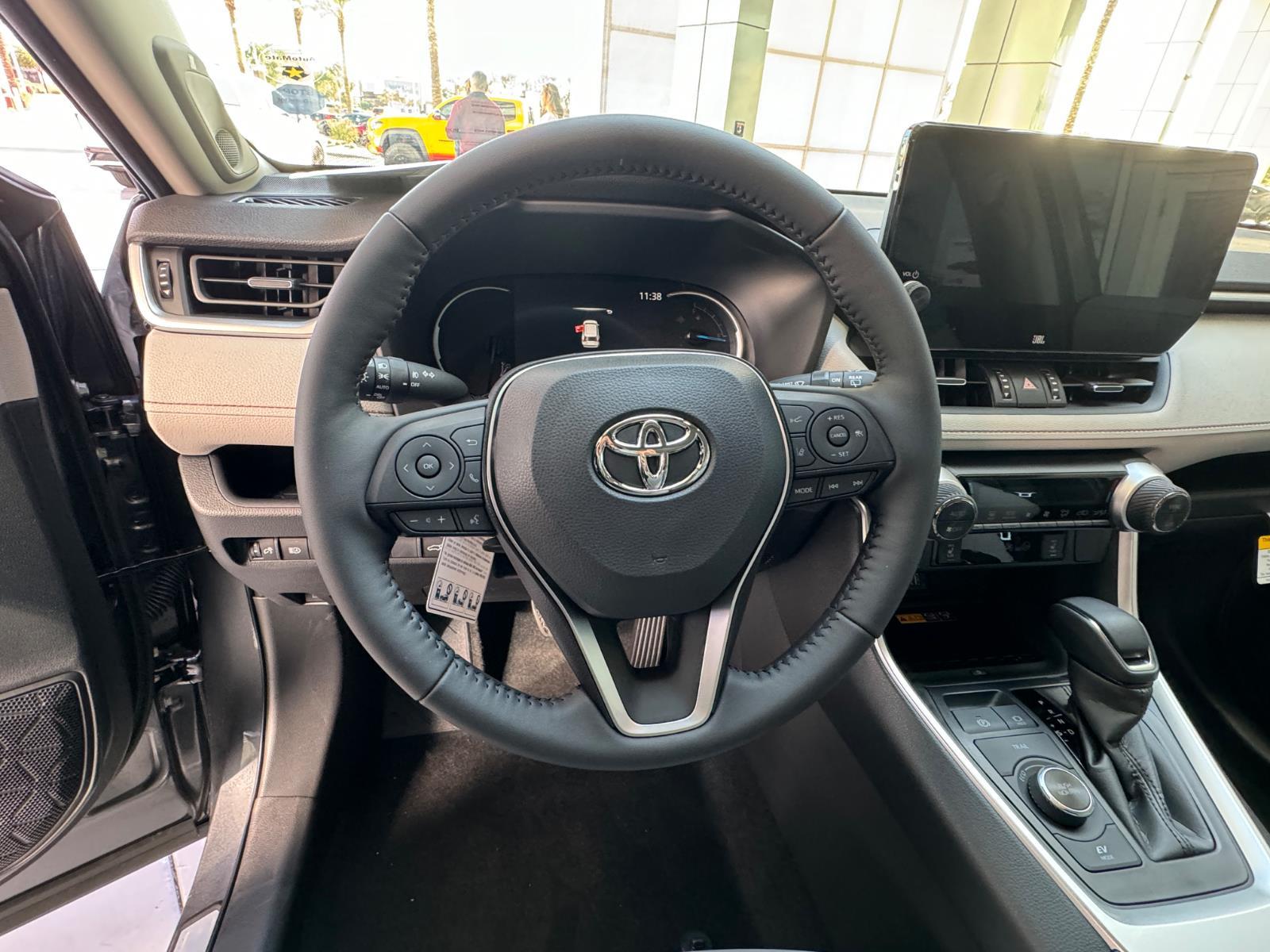 2025 Toyota RAV4 Hybrid XLE Premium photo 19
